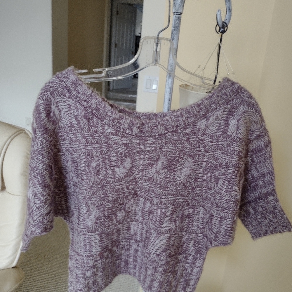 Adorable cropped sweater